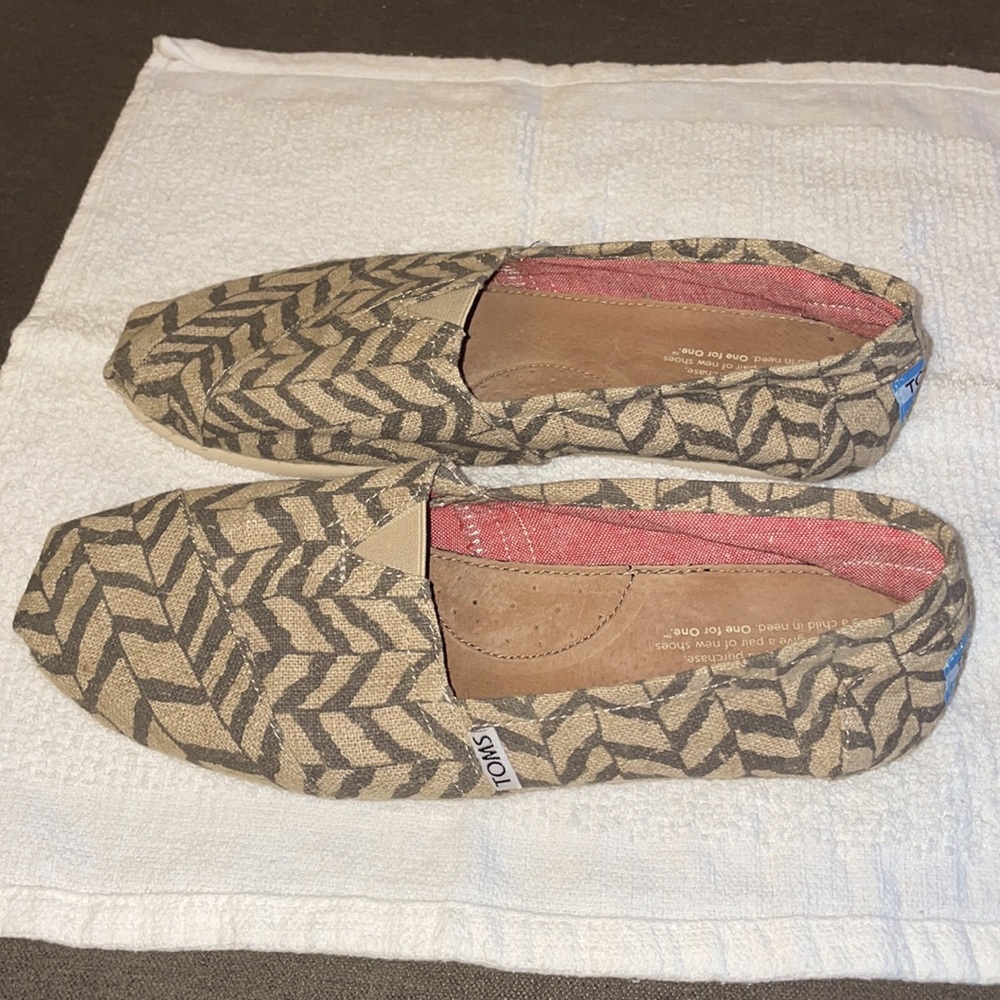 Tom’s shoes - Chevron pattern; - Picture 2 of 4
